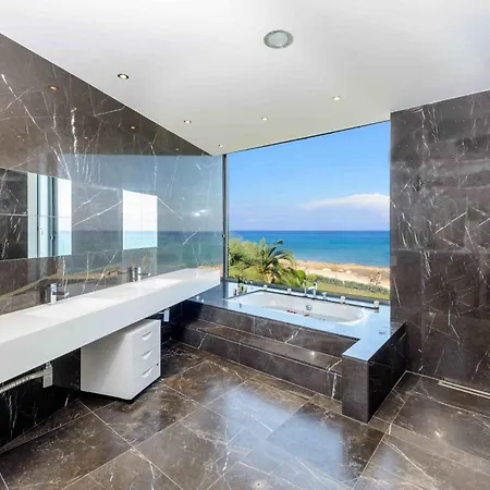 Luxury By The Sea With Heated Pool Villa *