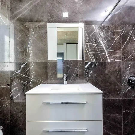 Villa Luxury By The Sea With Heated Pool