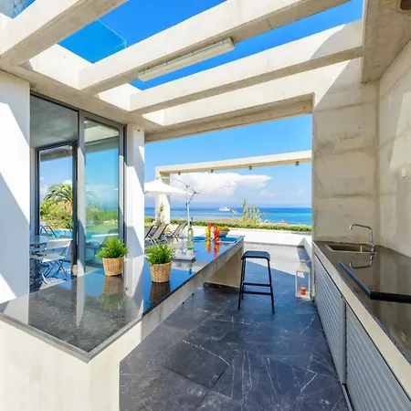 Villa Luxury By The Sea With Heated Pool Protarász