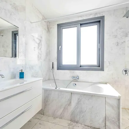 Luxury By The Sea With Heated Pool