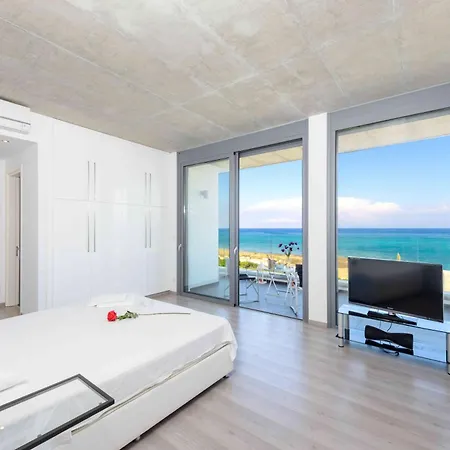 Villa Luxury By The Sea With Heated Pool Protaras