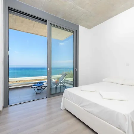 Luxury By The Sea With Heated Pool بروتاراس