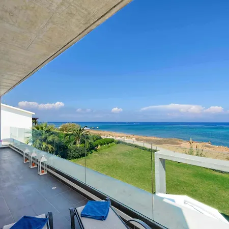 Luxury By The Sea With Heated Pool Villa *