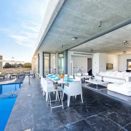 Вилла Luxury By The Sea With Heated Pool *