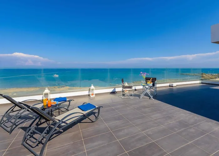 Luxury By The Sea With Heated Pool Vila