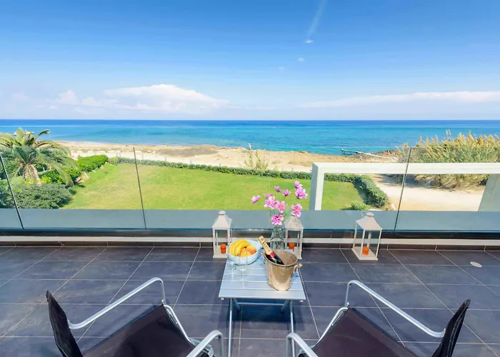 Vila Luxury By The Sea With Heated Pool