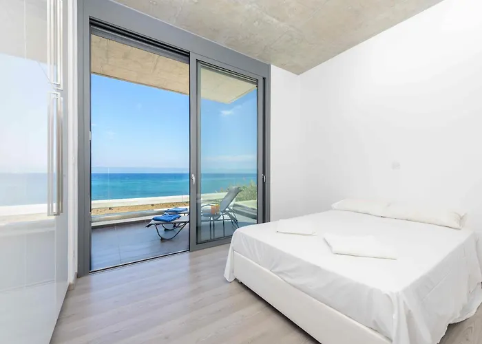 Luxury By The Sea With Heated Pool Protaras