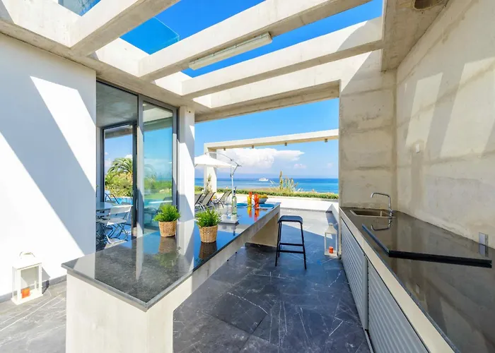 Villa Luxury By The Sea With Heated Pool Protaras